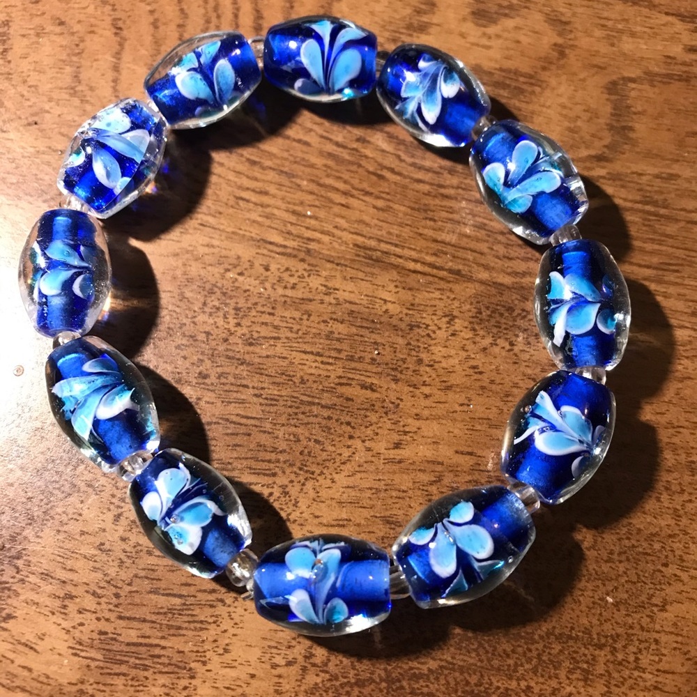 Glass flowery bracelet